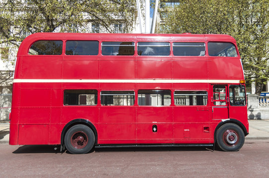 London famous red buses