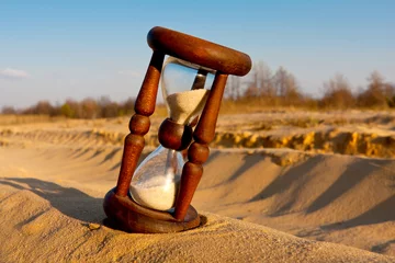 Zelfklevend Fotobehang hourglass in desert © Pavlo Klymenko