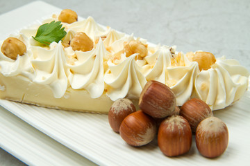 torta al formaggio brie con nocciole