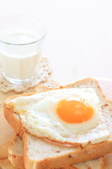 Fototapeta premium Sunny side up on bread with milk