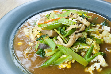 vegetarian thai food : stirred noodle in creamy gravy sauce