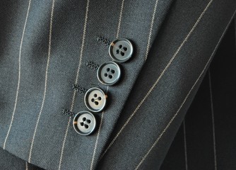 Detail eines Nadelstreifen-Anzugs