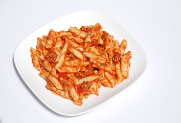 PLATO DE MACARRONES CON TOMATE