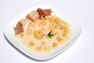 PLATO DE PUCHERO CON GARBANZOS Y ARROZ