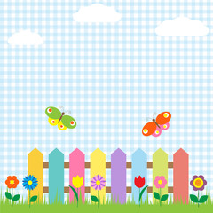 Clôture colorée avec des fleurs et des papillons
