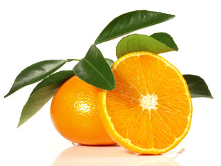 Mandarine mit Blätter