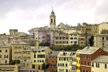 Fototapeta na wymiar Miasto na wybrzeżu Ligurii