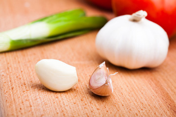 Garlic on hardboard..