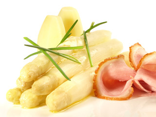 Spargel mit Kartoffel und Schinken