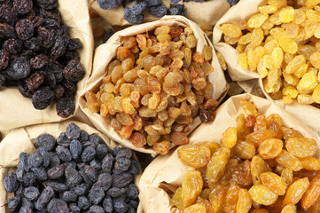 Assorted raisins