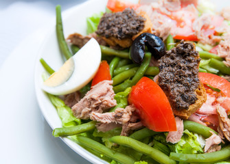 Fresh salmon salad with tomatoes