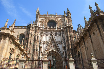Fototapeta na wymiar Katedra w Sewilli