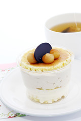 Macadamia white chocolate cake