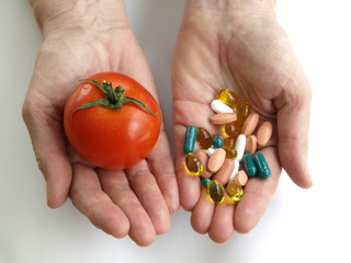 Tomato and handfull of pills