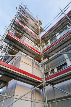 symmetrical scaffolding construction