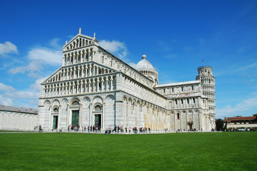 Fototapeta na wymiar Katedra i Wieża w Pizie, Piazza dei Miracoli, Włochy