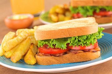 Amerikanisches BLT (Speck, Tomate, Blattsalat) Sandwich