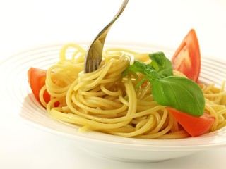 Pasta with tomatoes and basil