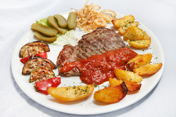Grilled steak with vegetables