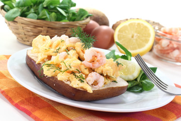 Rührei mit Dill und Shrimps