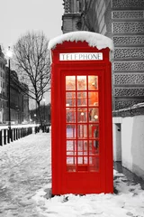 Selbstklebende Fototapete Rot, Schwarz, Weiß Londoner Telefonzelle
