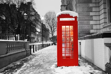 Selbstklebende Fototapete Rot, Schwarz, Weiß Londoner Telefonzelle