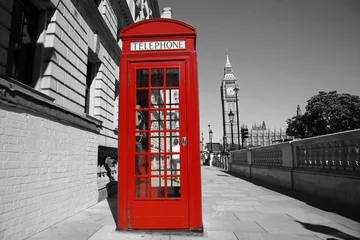 Selbstklebende Fototapete Rot, Schwarz, Weiß Big Ben und rote Telefonzelle