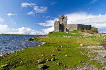 Fototapeta na wymiar Dunguaire zamek niedaleko Kinvarra w hrabstwie Galway, Irlandia