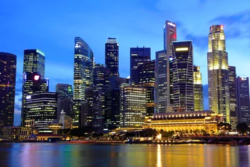Poster Singapore cityscape at night © leungchopan