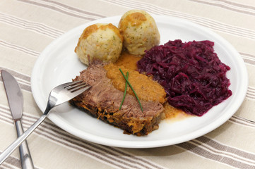 Rindfleisch mit klösses und Rotkohl 5