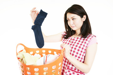 不安な様子の女性
