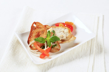 Chicken meat and crispy bread