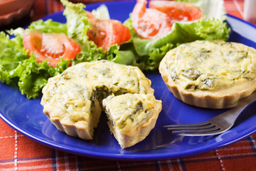 Mini spinach quiche with salad