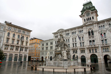 Fototapeta na wymiar Piazza Unita Town Square w Triest, Włochy