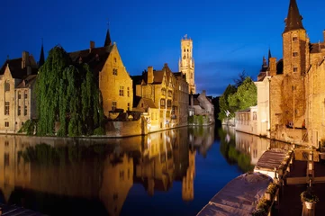 Gordijnen Rozenhoedkaai in Brugge, België © seewhatmitchsee