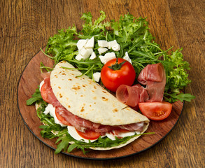 piadina con ingredienti