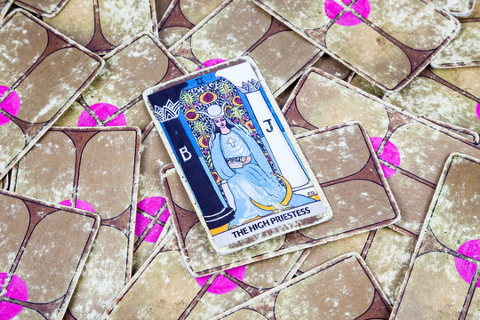 The High Priestess, Tarot card, Major Arcana (2)