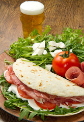 piadina al prosciutto crudo