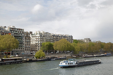 Fototapeta na wymiar Barka, Barka na Sekwanie w Paryżu