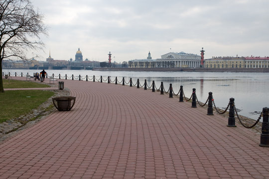 Набережная Заячего острова. Вид на Неву. Санкт-Петербург