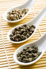 dry leaves of green tea