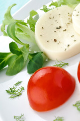 Formaggio e verdure crude, antipasto, close-up