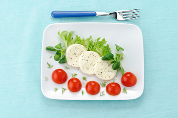 Formaggio , pomodorini e insalata, caprese