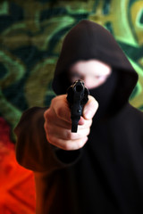 Räuber mit Waffe