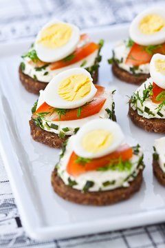 Appetisers with quail eggs and soft cheese