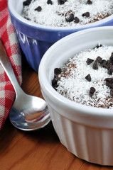 Noix de coco râpée et mousse au chocolat