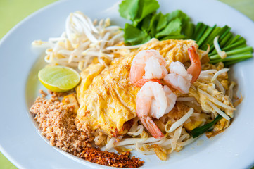 Stir-fried rice noodles with egg and shrimp (Pad Thai)