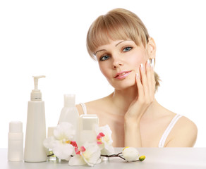 Obraz na płótnie Canvas A young woman applying cosmetics, closeup