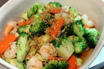 Fried shrimp and vegetables