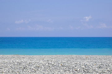 Fototapeta na wymiar Kamienista plaża